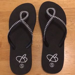 B sandles/flip flops , black , size small